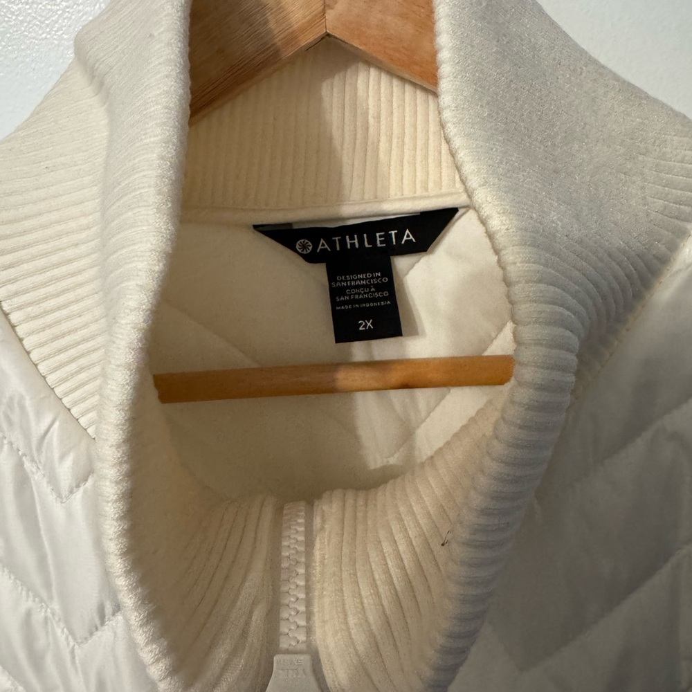 EUC Athleta jacket - Picture 3 of 5